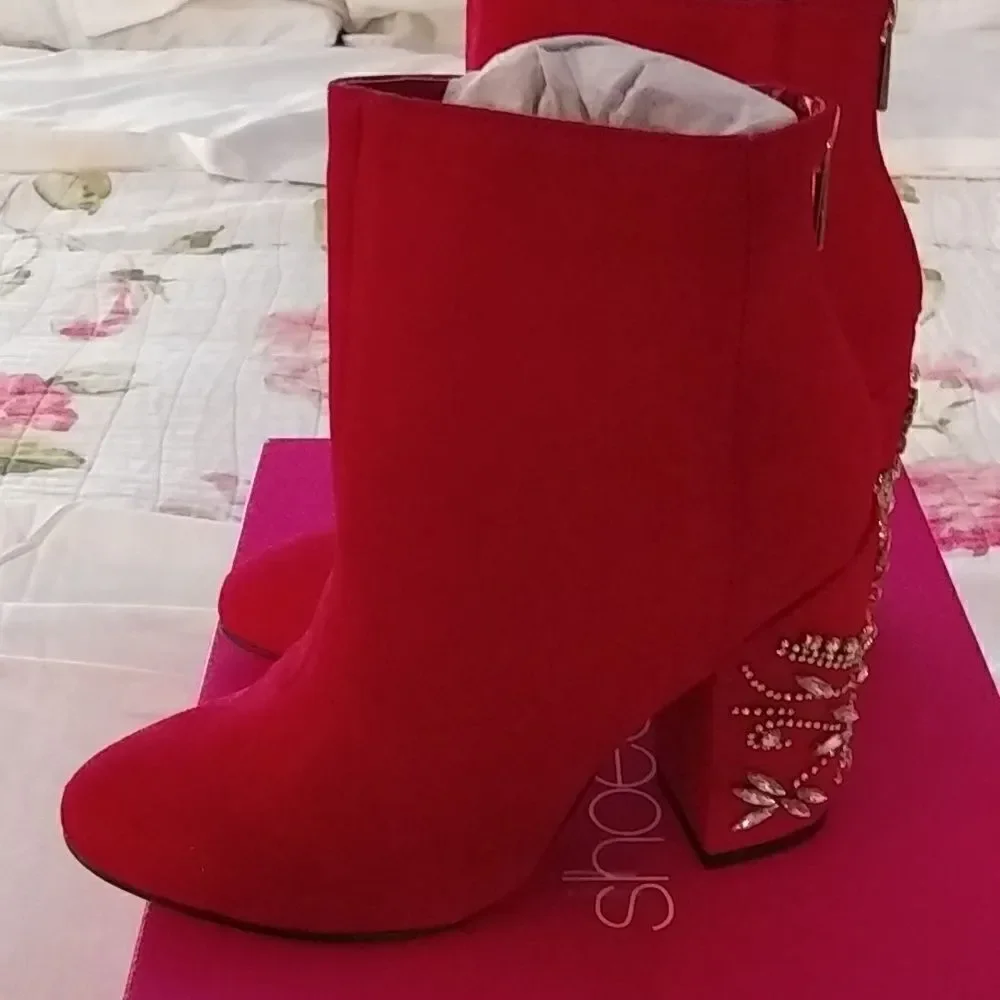 NIB Shoedazzle Lisa size 6 beautiful Red Jeweled ankle Boots with 4” heel